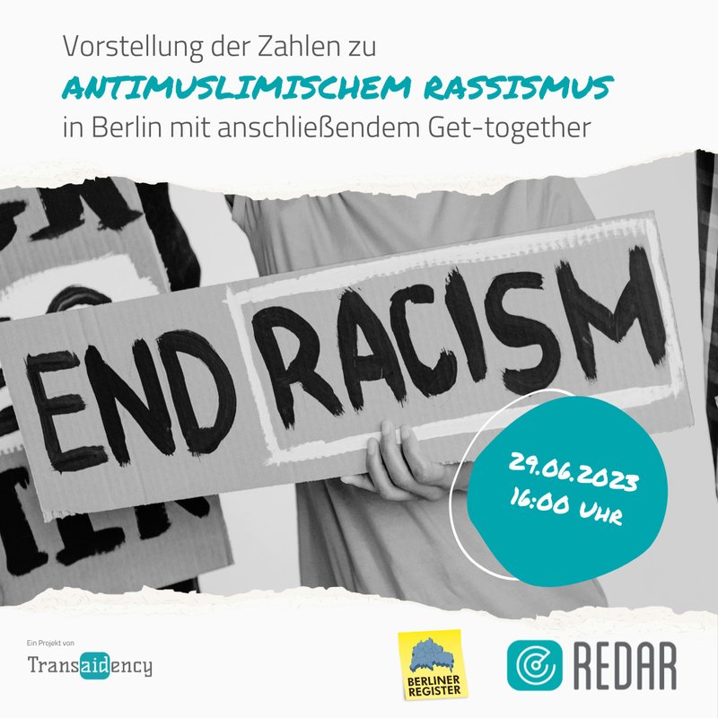 Das Bild zeigt die Veranstaltungsankündigung und ein Plakat auf dem "End Racism" steht.